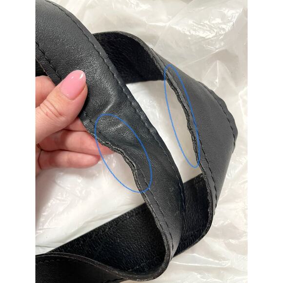 Marc Jacob’s Shoulder Bag Black Leather Gold Buckle 015RE06 - Picture 12 of 16